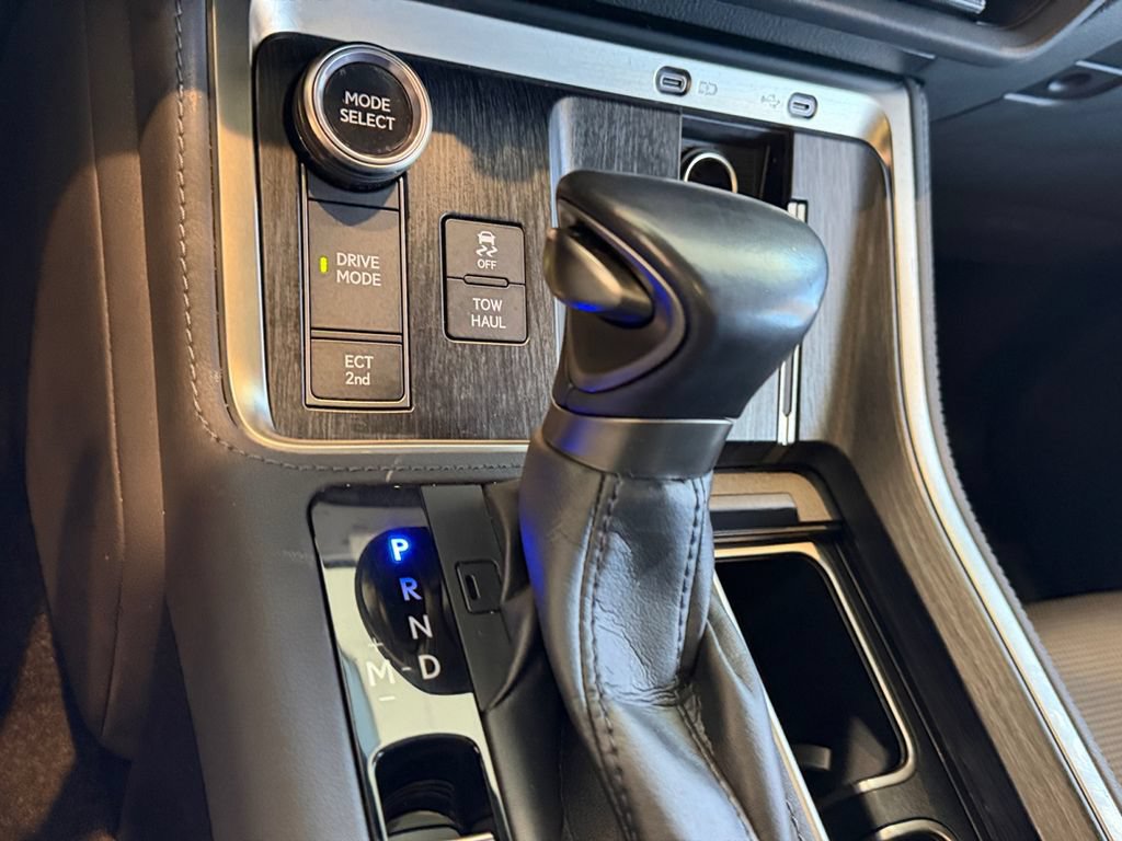 Used 2024 Lexus GX 550 w/ Accessory Package (2T) AWD/4WD image 25