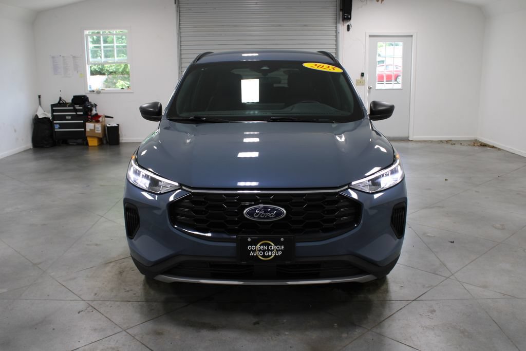 Used 2025 Ford Escape ST-Line w/ Tech Pack #1 FWD image 3