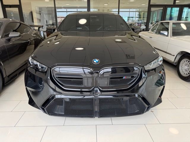 Used 2025 BMW M5 w/ Carbon Package image 2