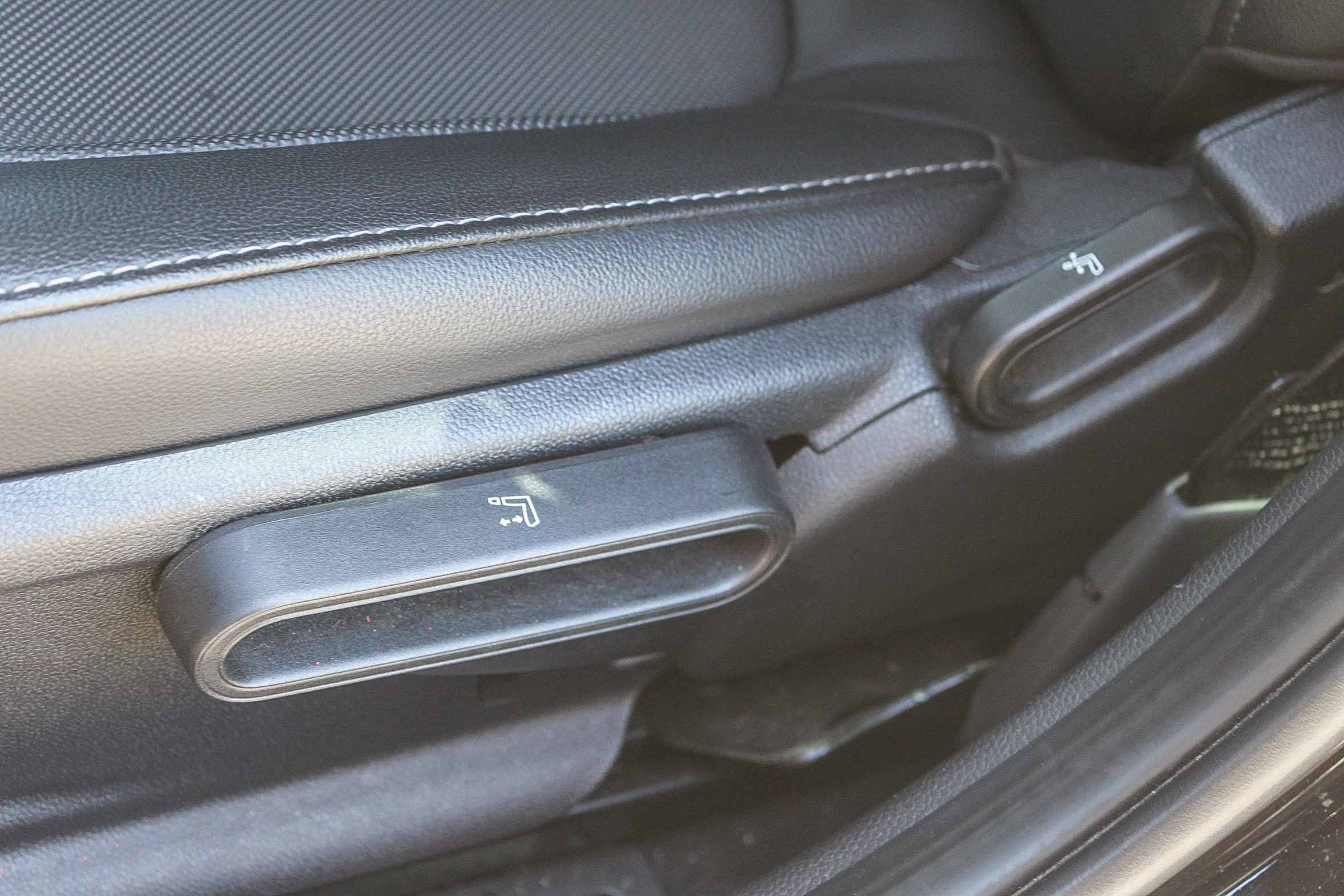 Used 2022 MINI Cooper 4-Door Hardtop image 23