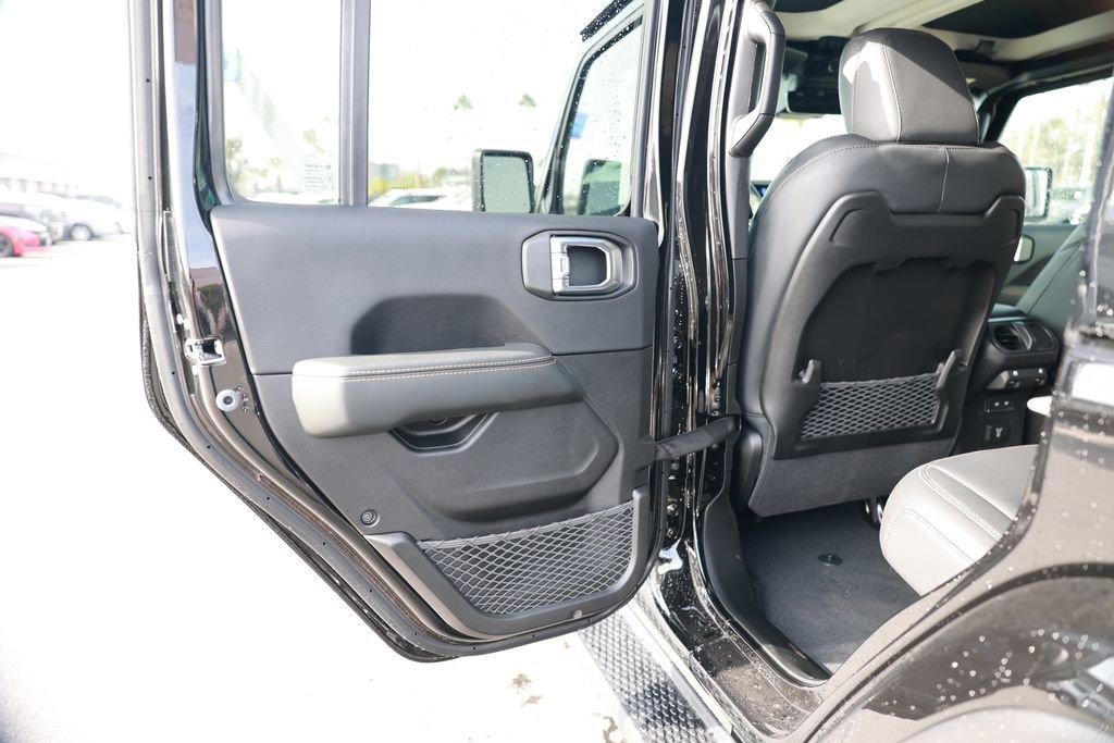 New 2026 Jeep Wrangler Unlimited Sahara AWD/4WD image 34