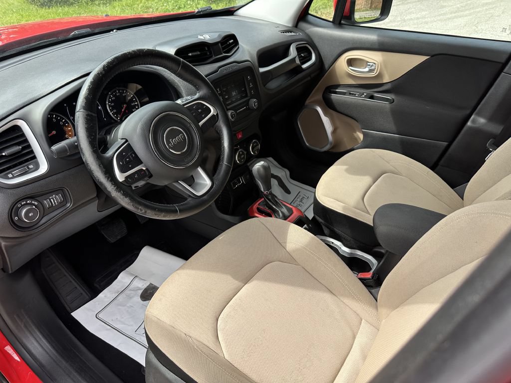 Used 2017 Jeep Renegade Latitude w/ Popular Equipment Group FWD image 7