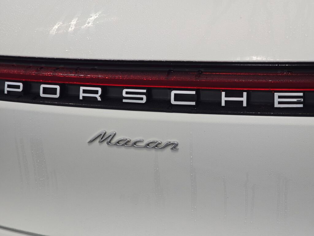 Certified 2024 Porsche Macan image 33
