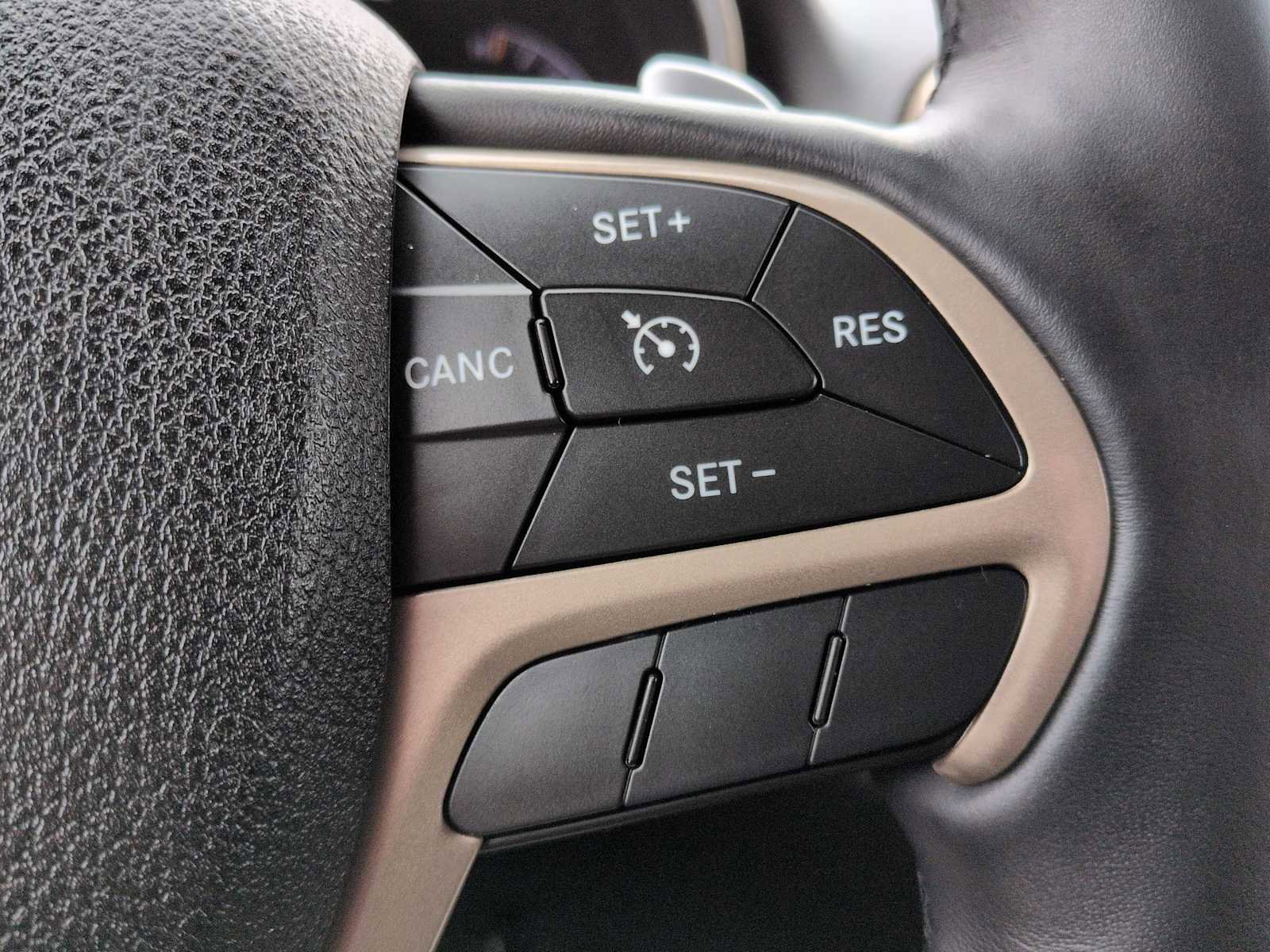 Used 2015 Jeep Grand Cherokee Limited image 27