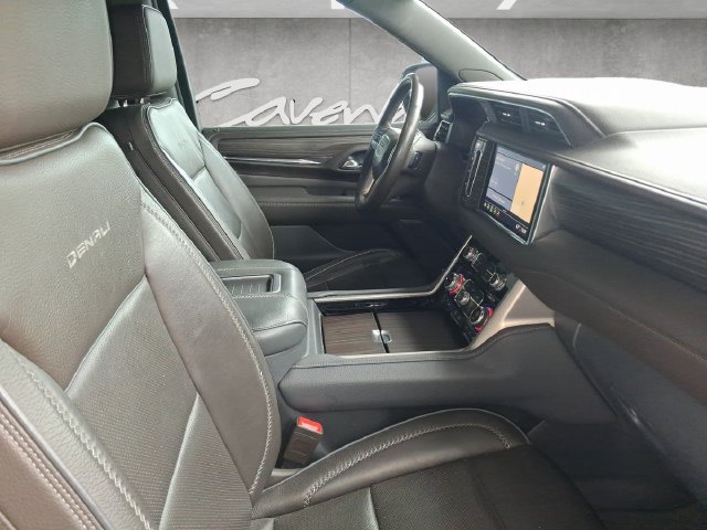 Used 2021 GMC Yukon XL Denali w/ Denali Premium Package AWD/4WD image 30