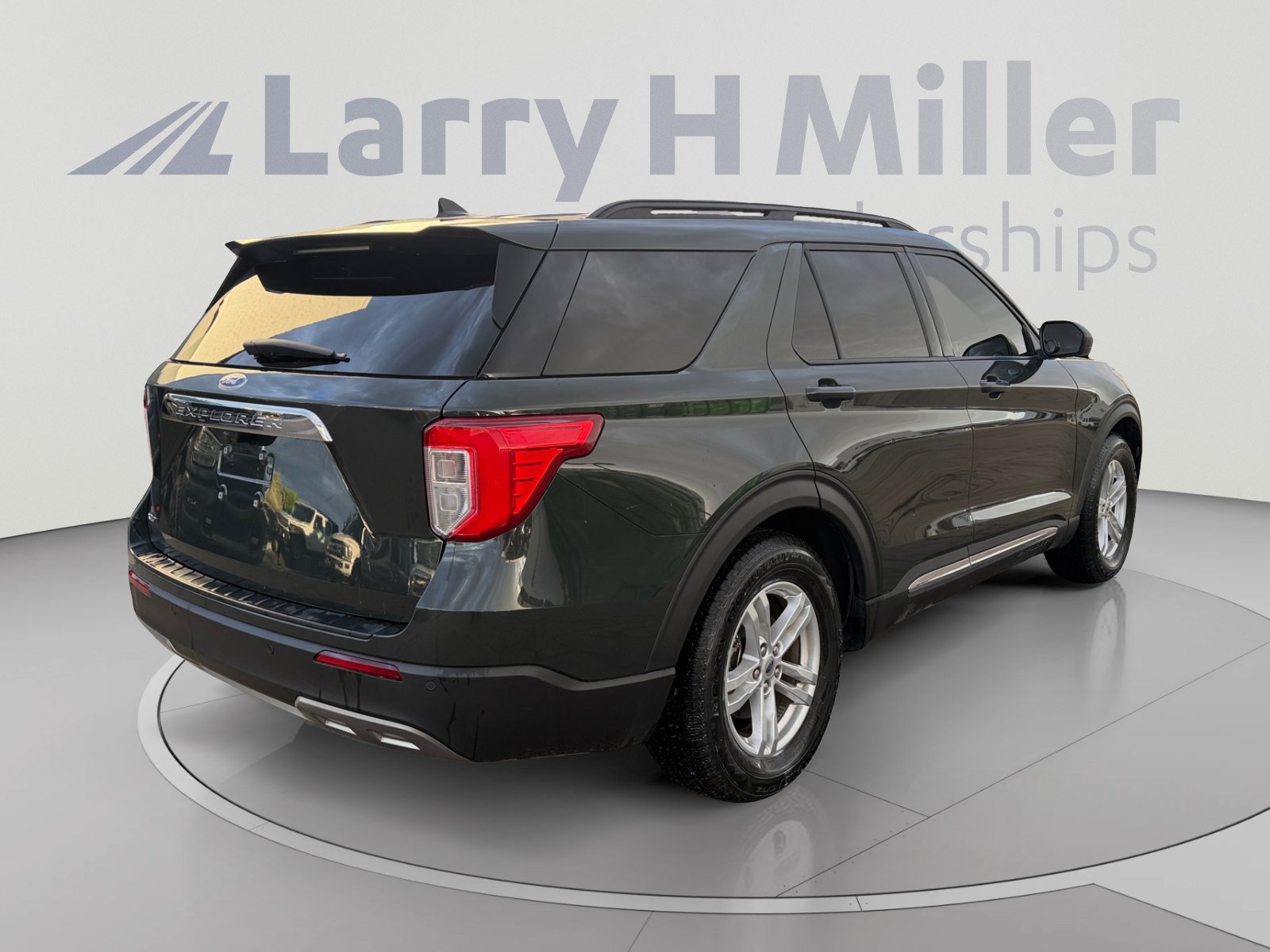 Used 2022 Ford Explorer XLT w/ Equipment Group 202A RWD image 5