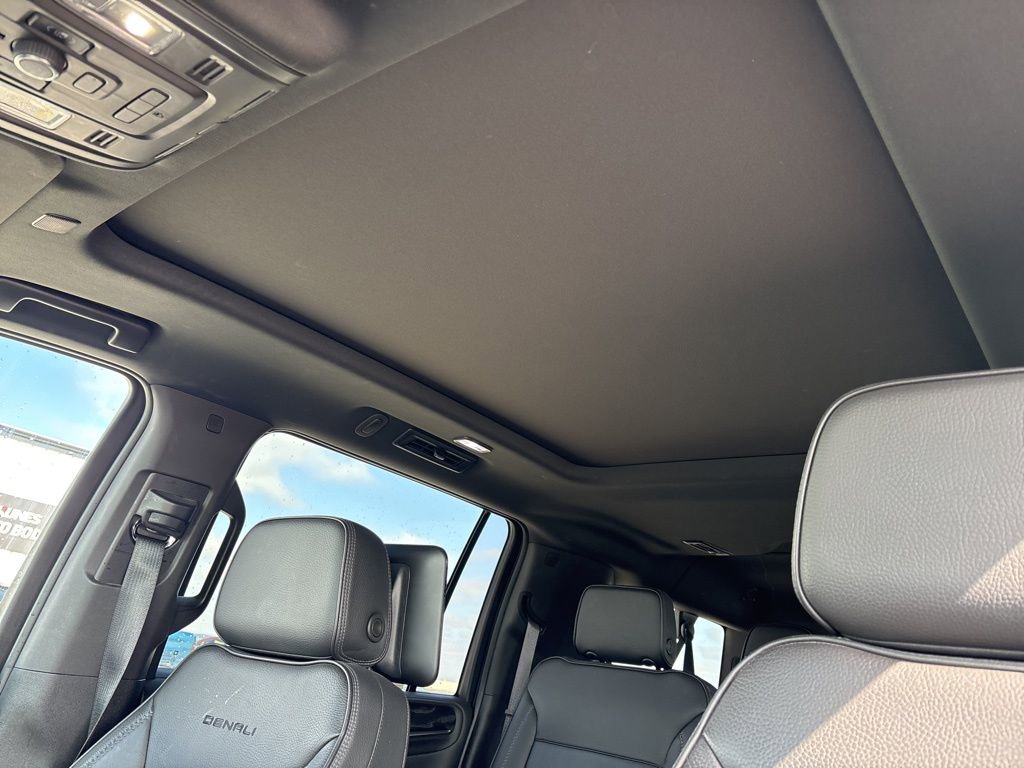Used 2021 GMC Yukon XL Denali w/ Denali Ultimate Package AWD/4WD image 35