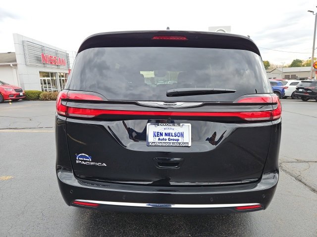 New 2026 Chrysler Pacifica Select image 7