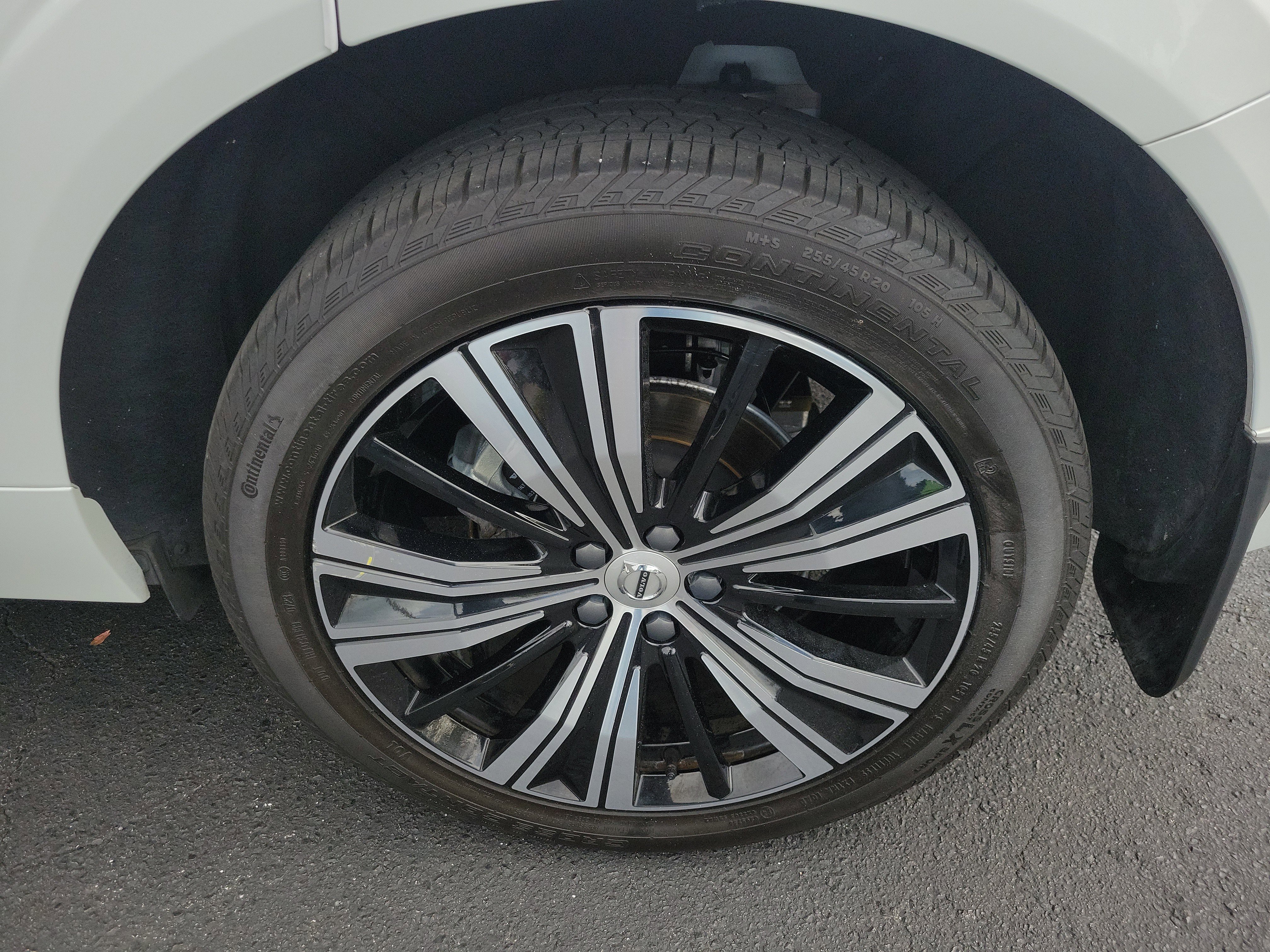 Used 2023 Volvo XC60 B5 Plus w/ Climate Package image 34