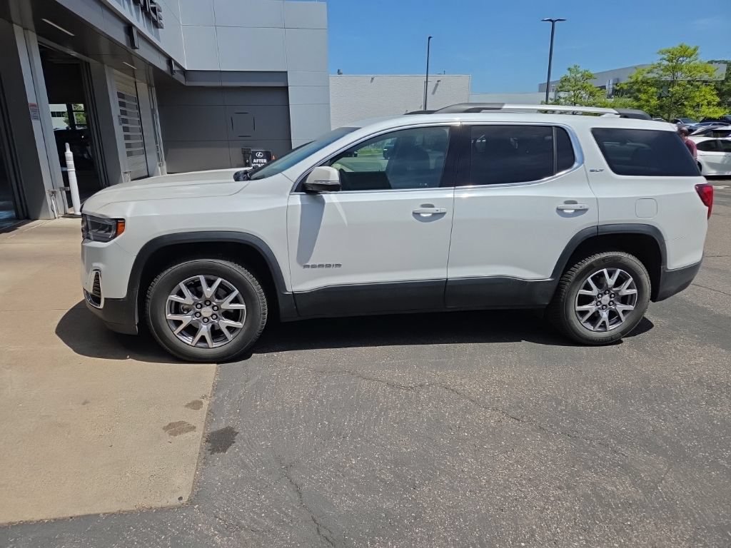 Used 2020 GMC Acadia SLT w/ Driver Alert Package II AWD/4WD image 3