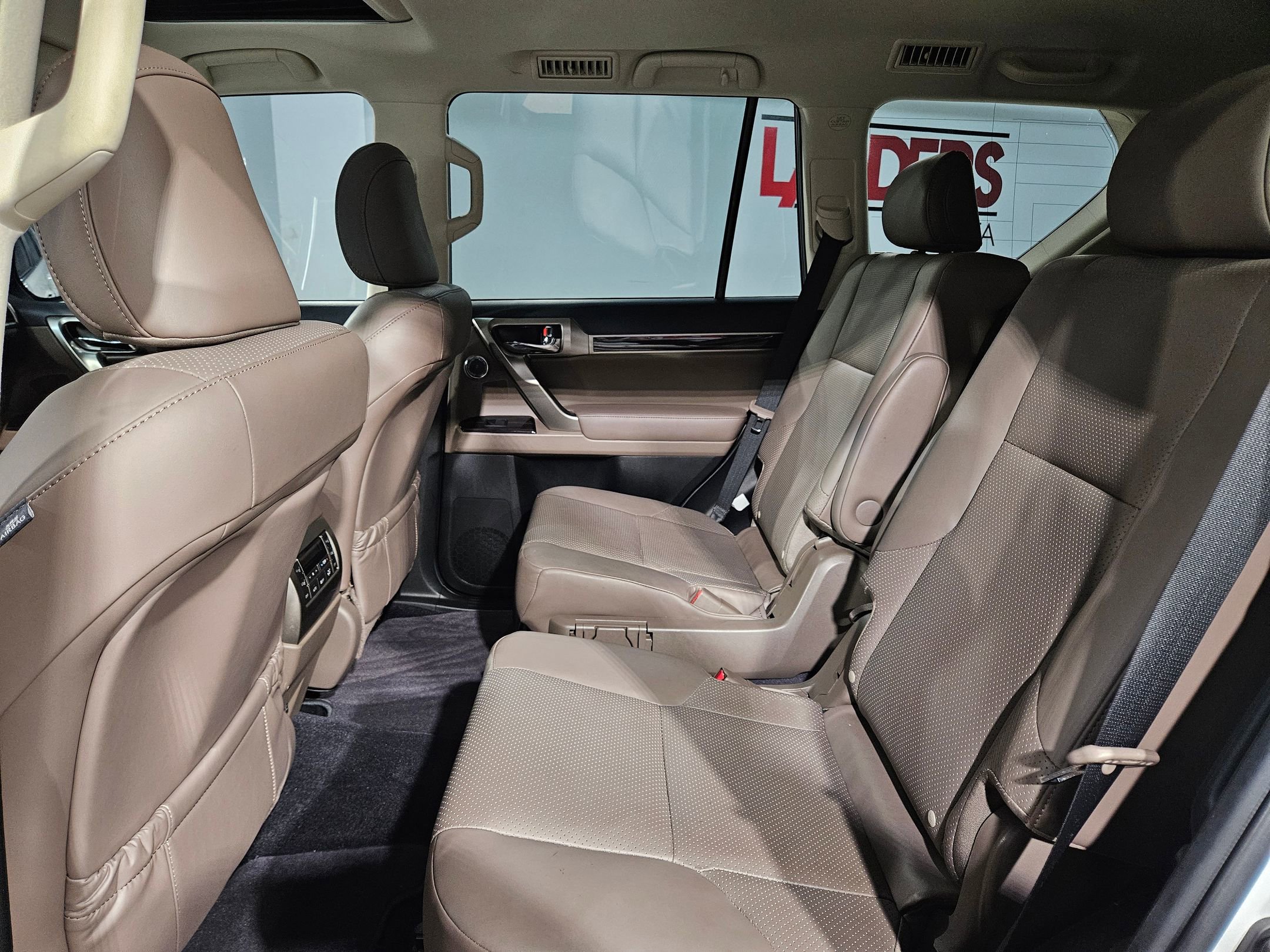 Used 2021 Lexus GX 460 Luxury w/ Sport Design Package AWD/4WD image 38