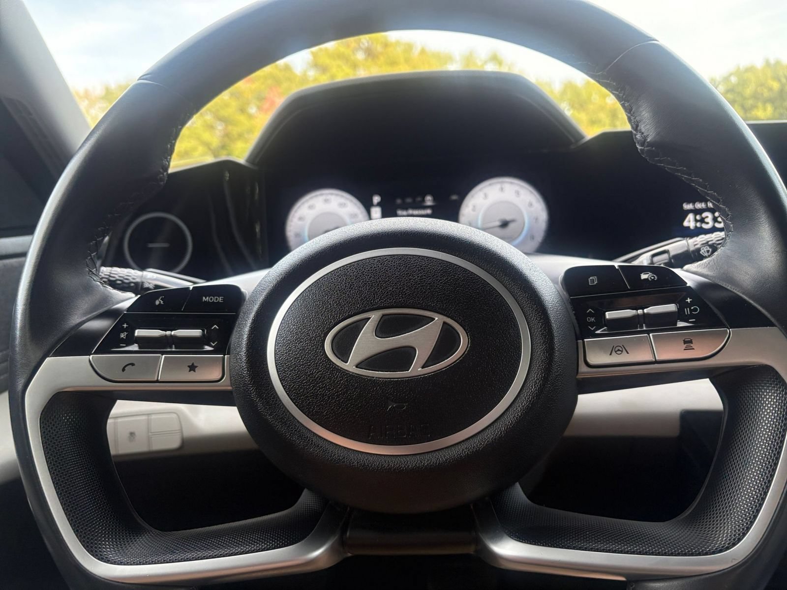 Used 2025 Hyundai Elantra Limited FWD image 26