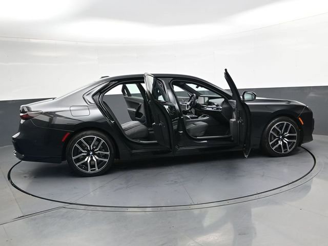 Used 2025 BMW 760i xDrive w/ Luxury Rear Seating Package image 35