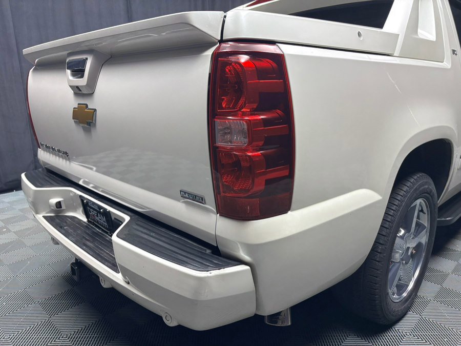 Used 2012 Chevrolet Avalanche LTZ AWD/4WD image 12