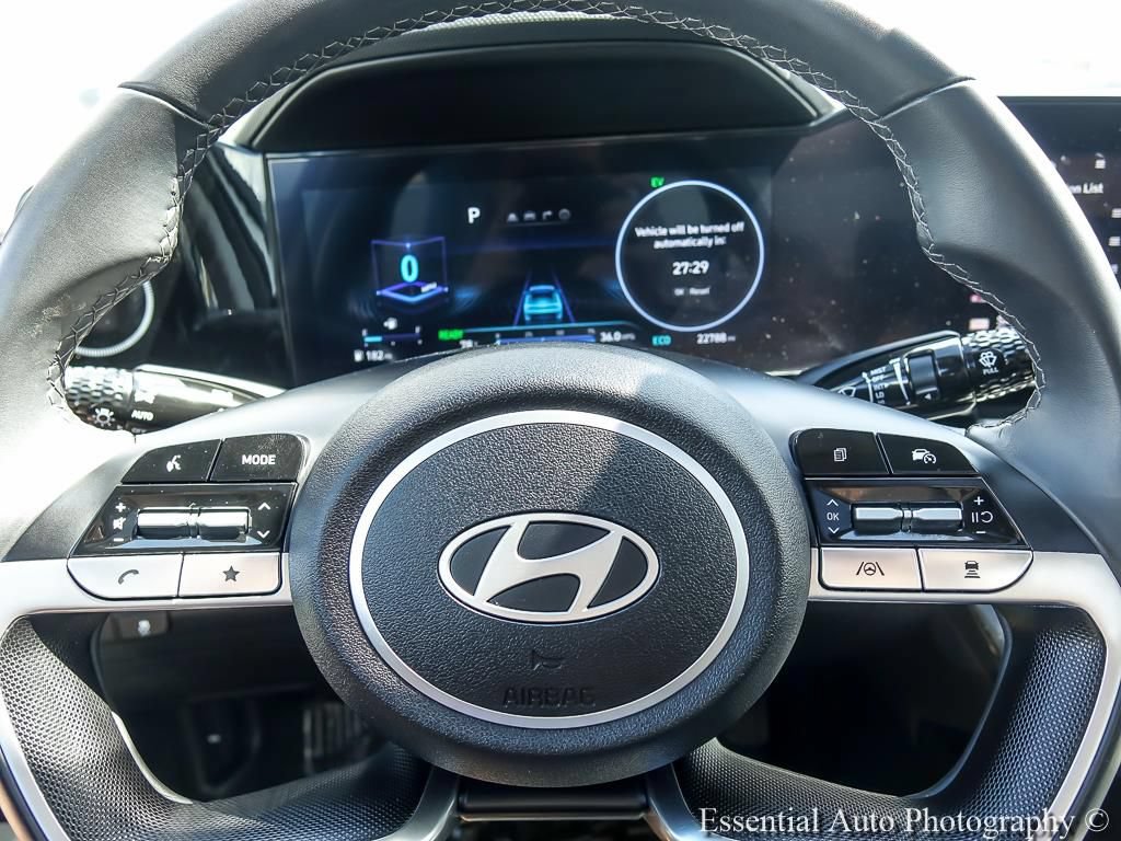 Used 2025 Hyundai Elantra Limited FWD image 16