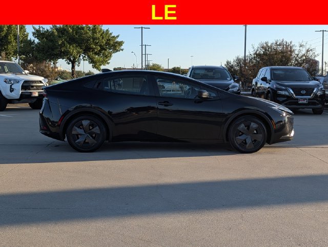 Used 2025 Toyota Prius LE FWD image 4