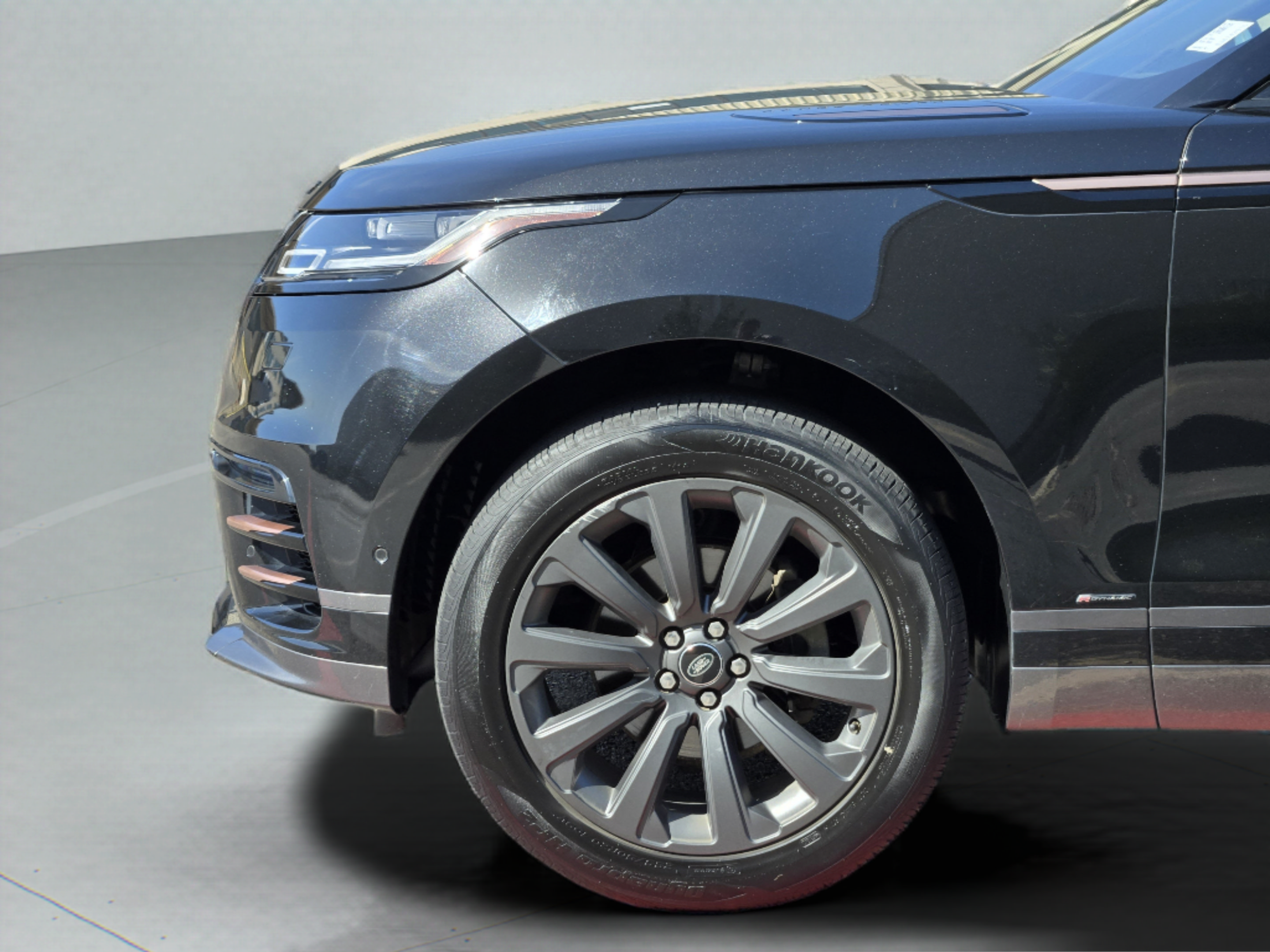 Used 2018 Land Rover Range Rover Velar R-Dynamic SE AWD/4WD image 34