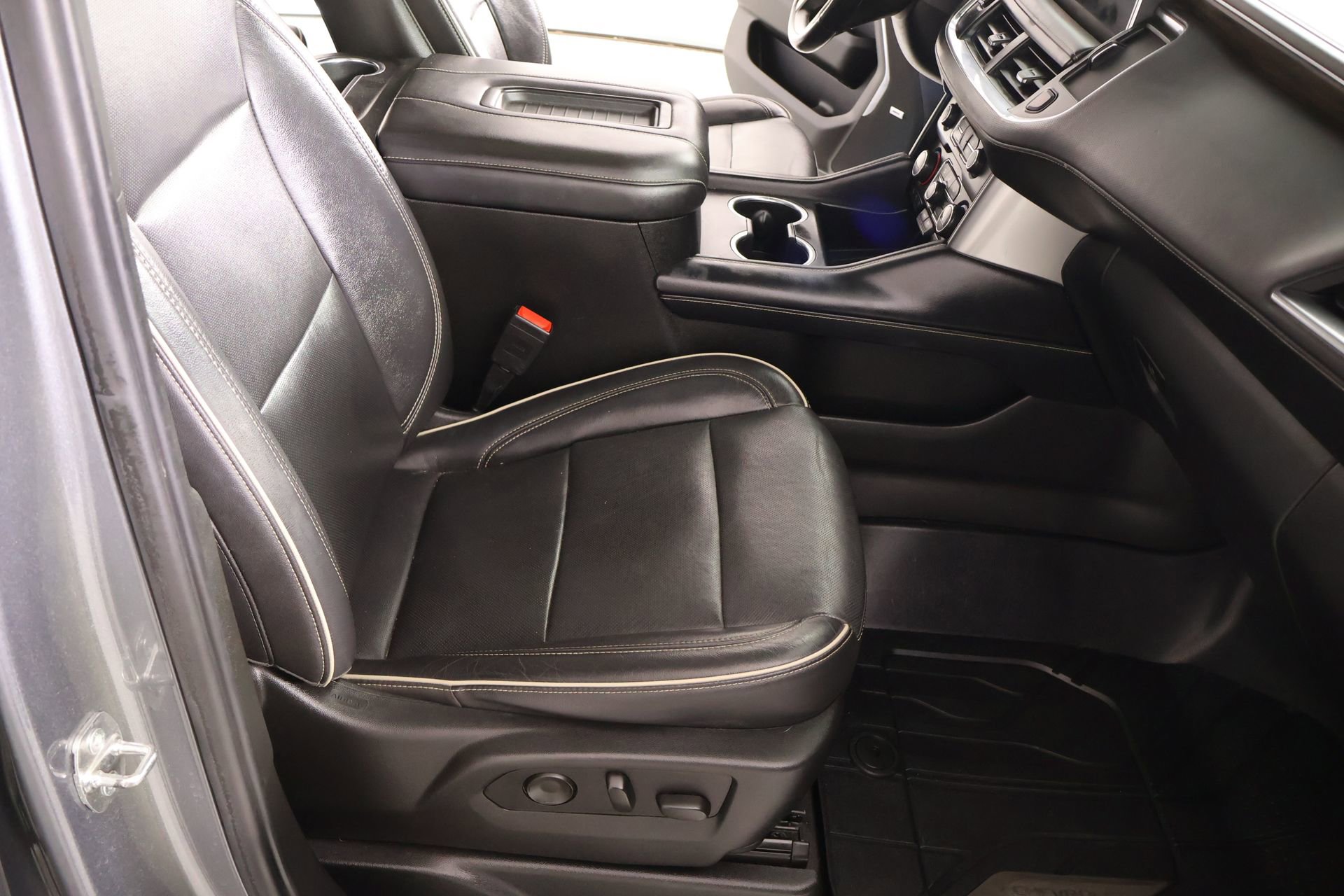 Used 2021 Chevrolet Suburban Premier w/ Premium Package AWD/4WD image 14