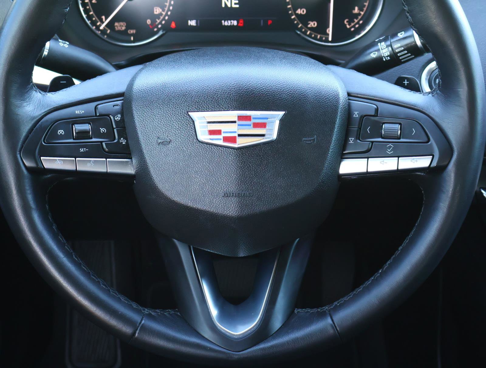 Used 2023 Cadillac XT4 Luxury w/ Cold Weather Package image 13