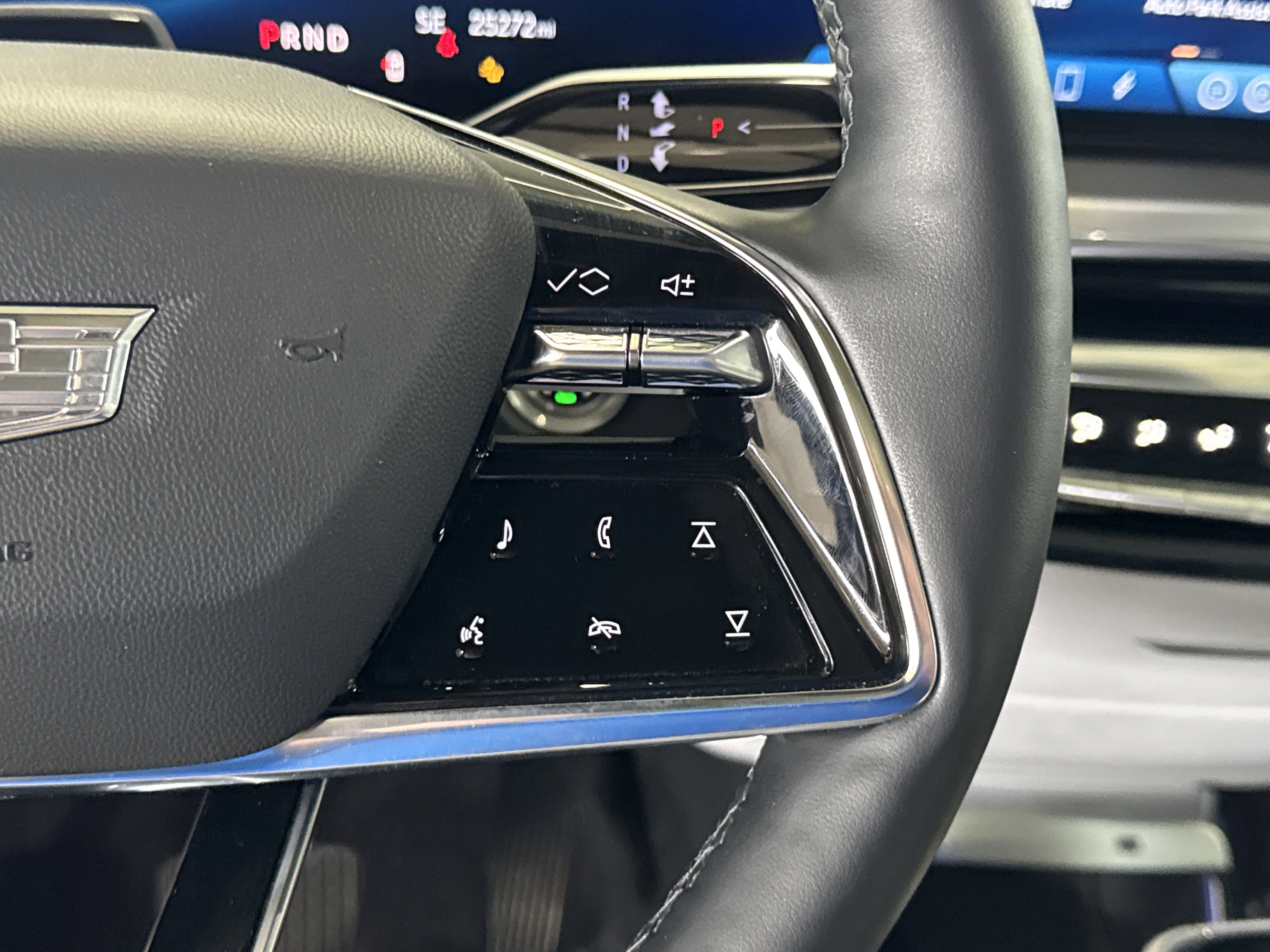 Used 2023 Cadillac Lyriq 2WD image 23