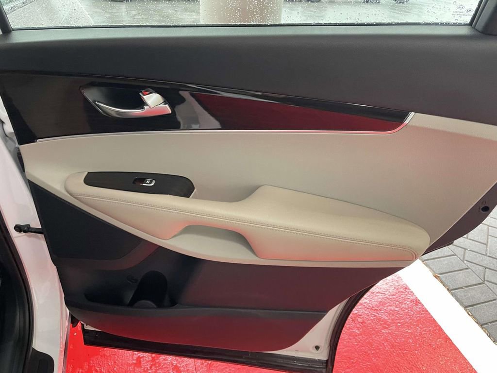 Used 2020 Kia Sorento LX image 41