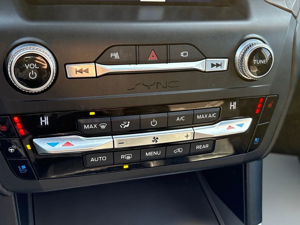 Used 2020 Ford Explorer Platinum w/ Premium Technology Package image 19