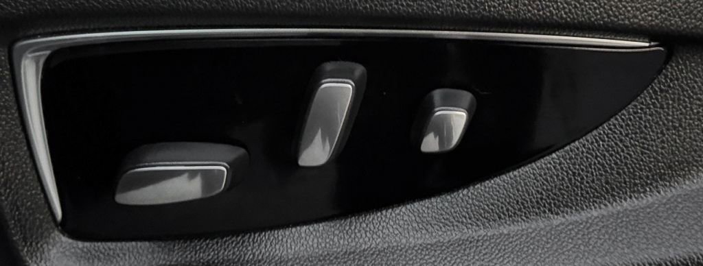 Used 2020 Cadillac Escalade ESV 4WD image 27