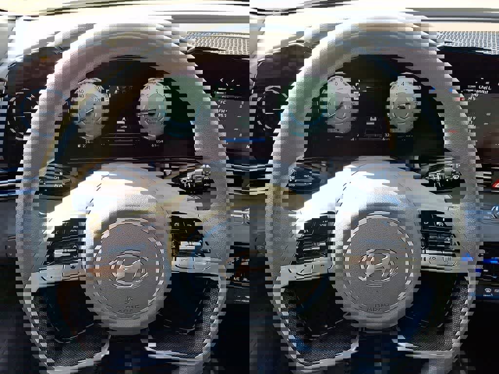 Used 2024 Hyundai Elantra SEL image 19