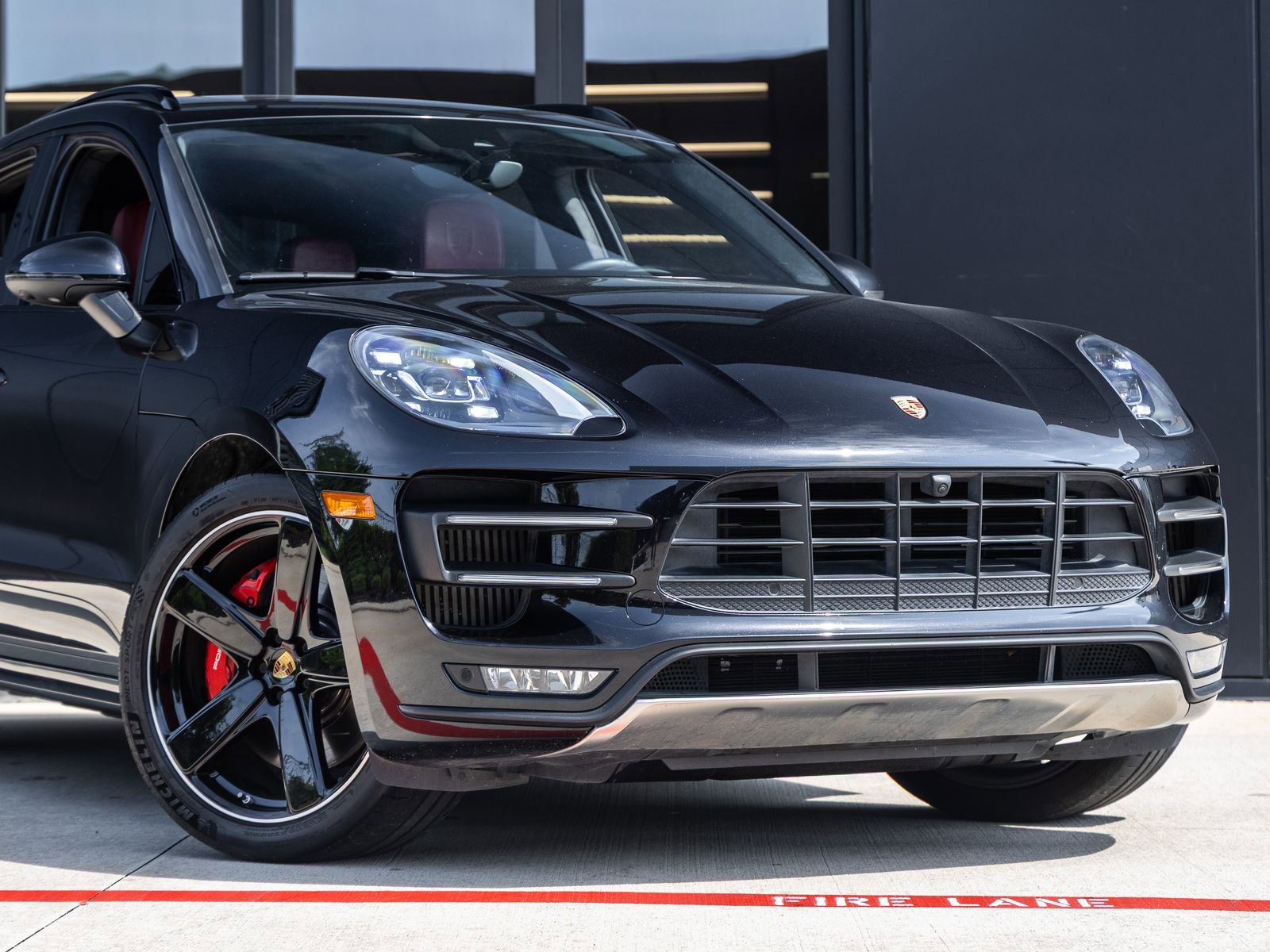 Certified 2017 Porsche Macan Turbo AWD/4WD image 9