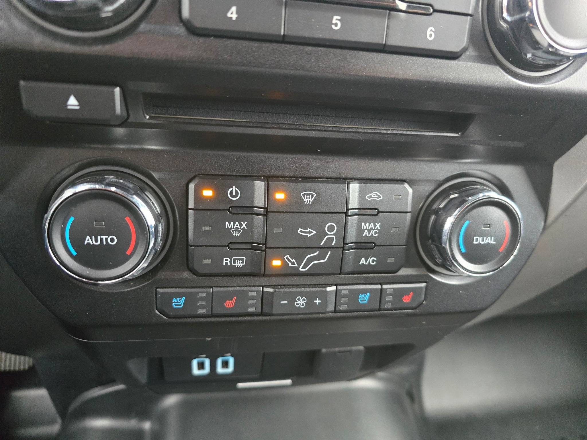 Used 2017 Ford F250 Lariat w/ Lariat Value Package AWD/4WD image 21