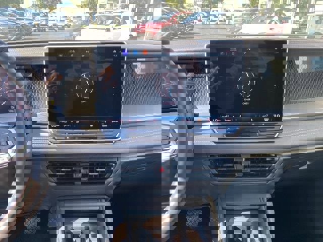 New 2025 Volkswagen Tiguan SE image 34