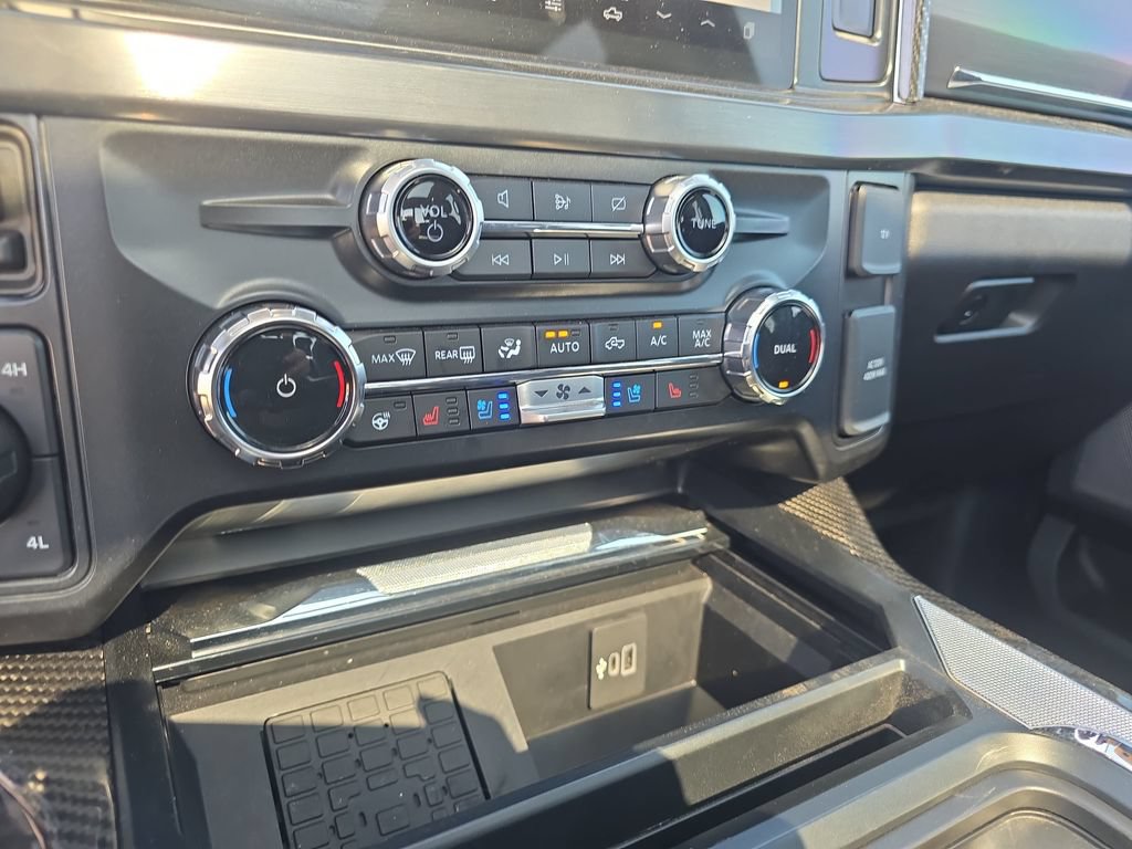 Used 2024 Ford F250 Lariat w/ Lariat Ultimate Package AWD/4WD image 24