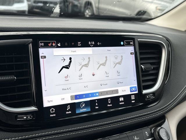 Certified 2024 Chrysler Pacifica Limited image 34