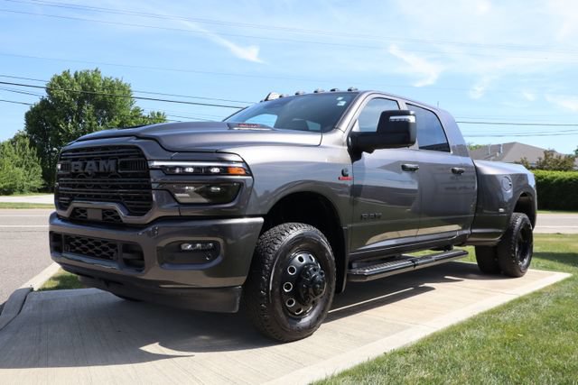 Used 2025 RAM 3500 Laramie AWD/4WD image 11