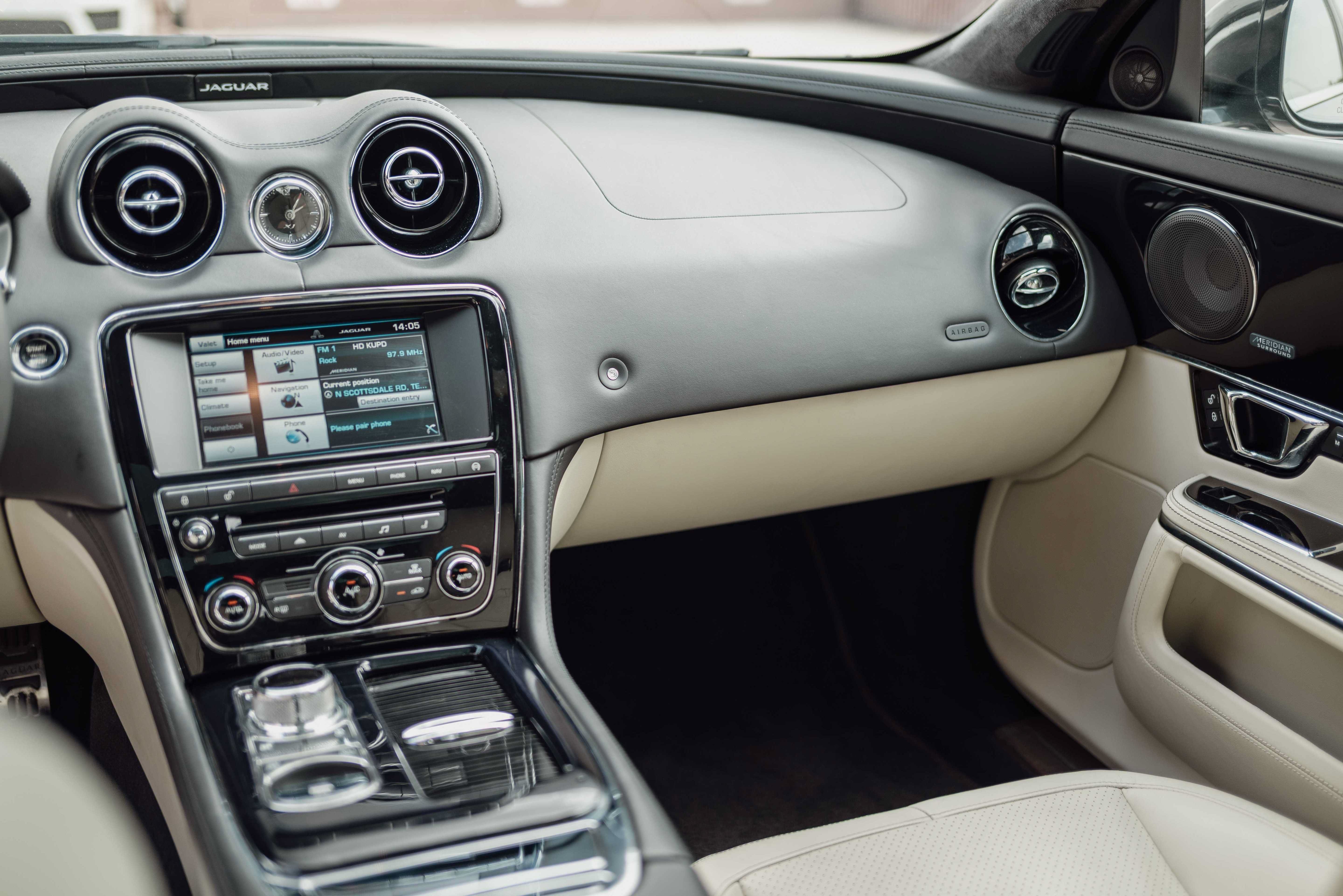 Used 2015 Jaguar XJ RWD image 10