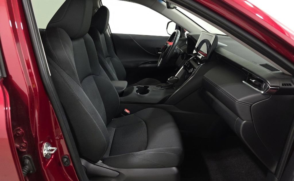 Used 2023 Toyota Venza LE image 28