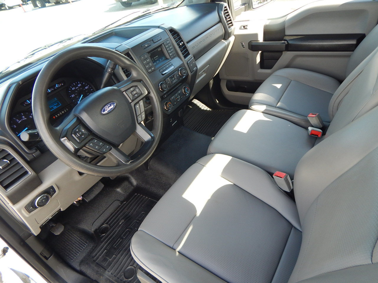 Used 2018 Ford F250 XL w/ Power Equipment Group RWD image 2
