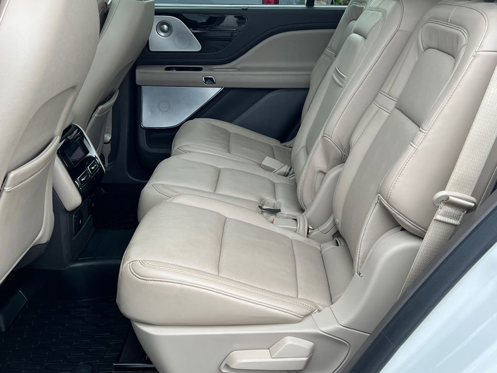 Used 2020 Lincoln Aviator Reserve w/ Equipment Group 201A image 16
