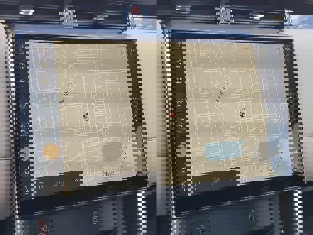 Used 2024 Land Rover Discovery Sport S image 27