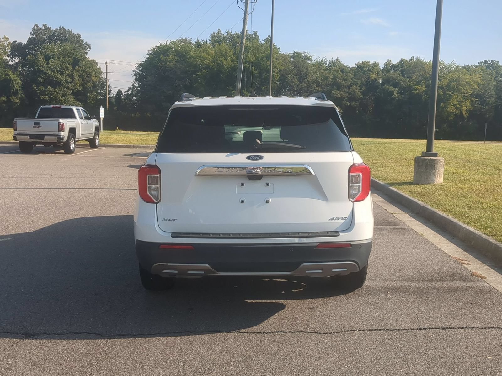 Used 2022 Ford Explorer XLT w/ Equipment Group 202A AWD/4WD image 4