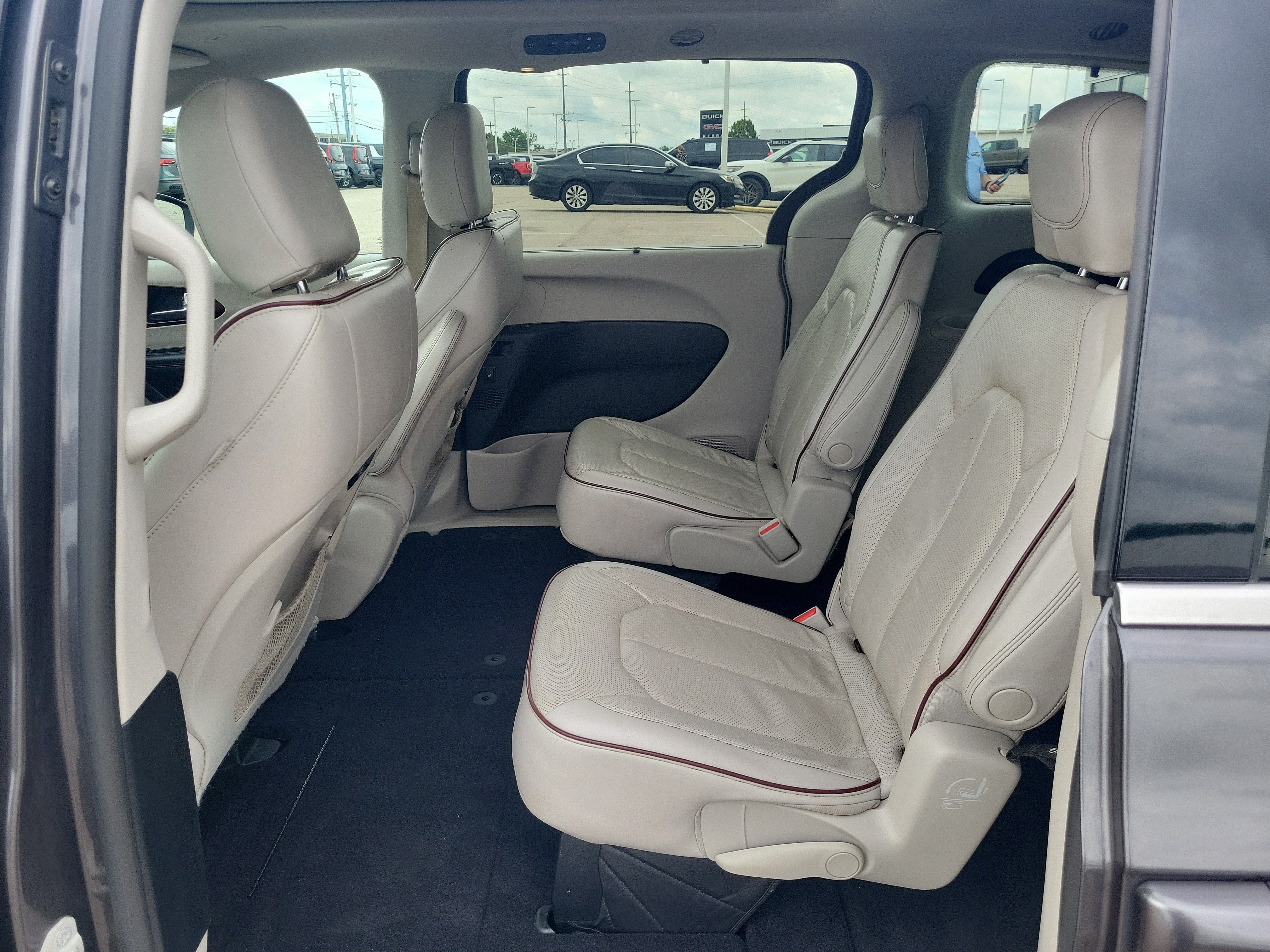 Used 2019 Chrysler Pacifica Limited FWD image 12
