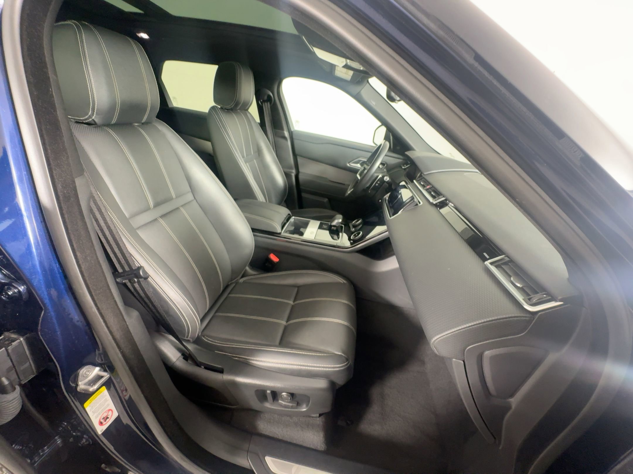 Used 2022 Land Rover Range Rover Velar R-Dynamic S image 29