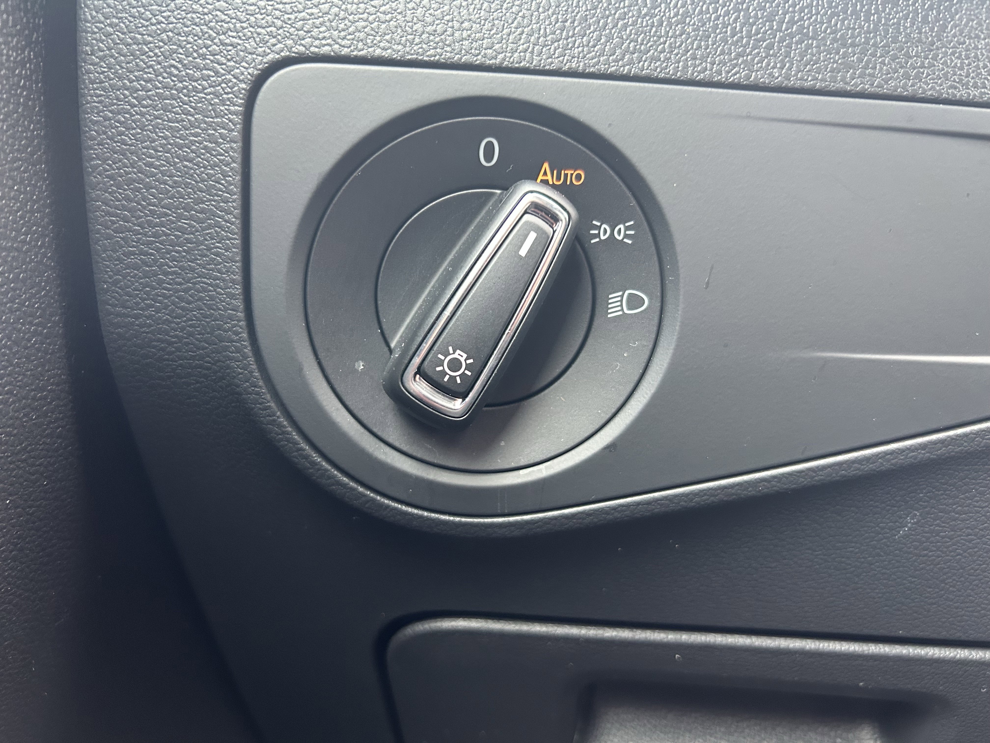 Certified 2022 Volkswagen Tiguan SE R-Line image 19