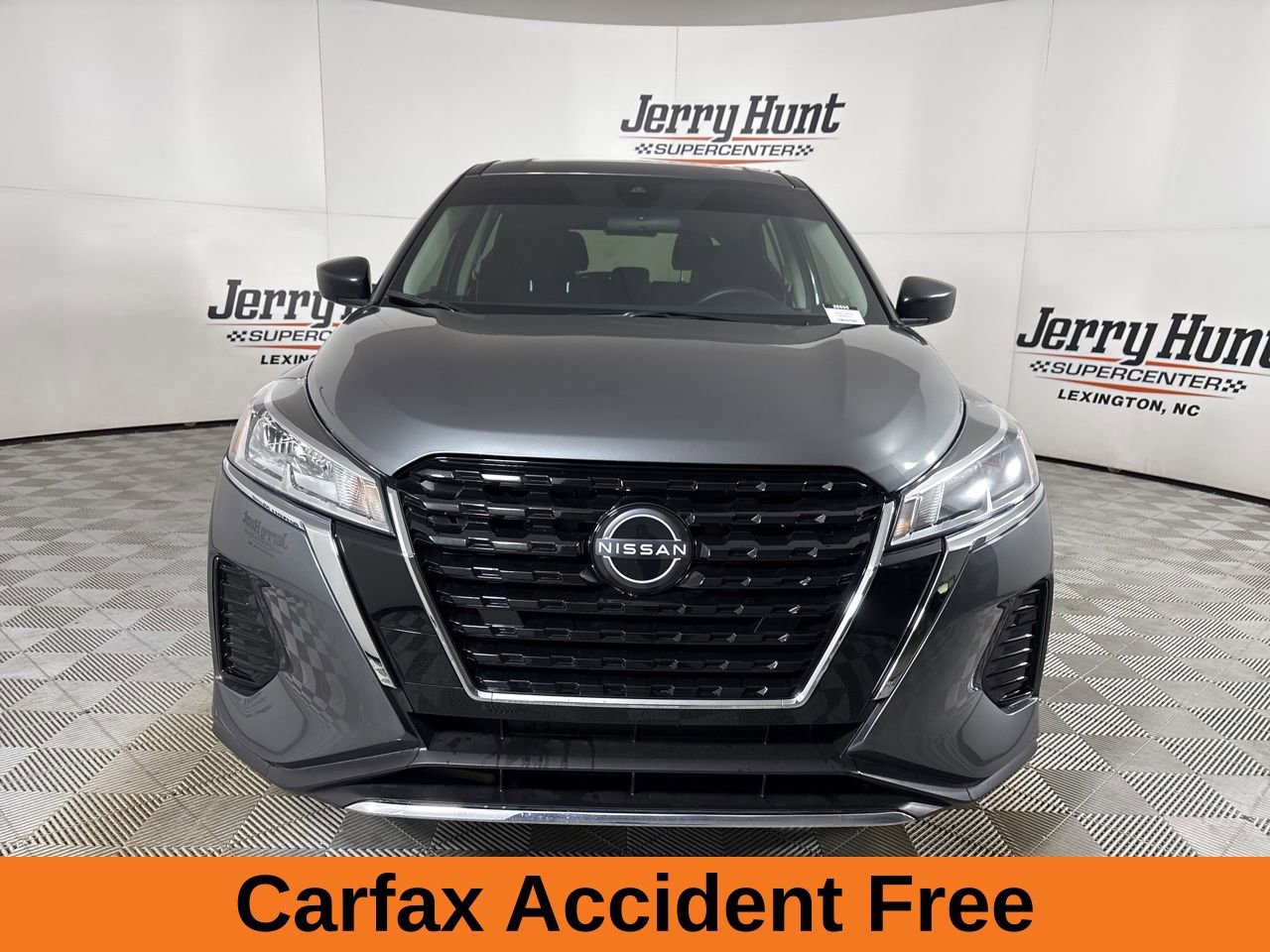 Used 2025 Nissan Kicks Play S image 3