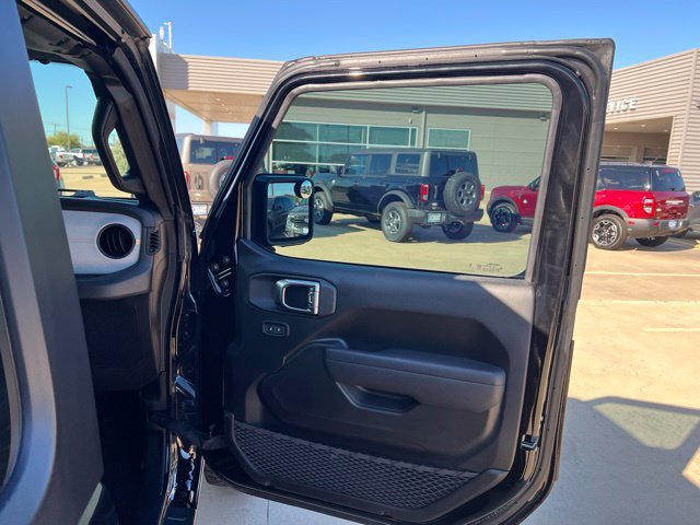 Used 2025 Jeep Wrangler Sport AWD/4WD image 16