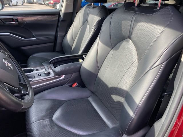 Used 2020 Toyota Highlander Limited image 23