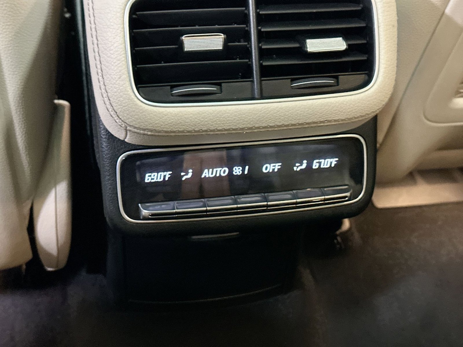 Used 2021 Mercedes-Benz GLS 450 4MATIC image 34