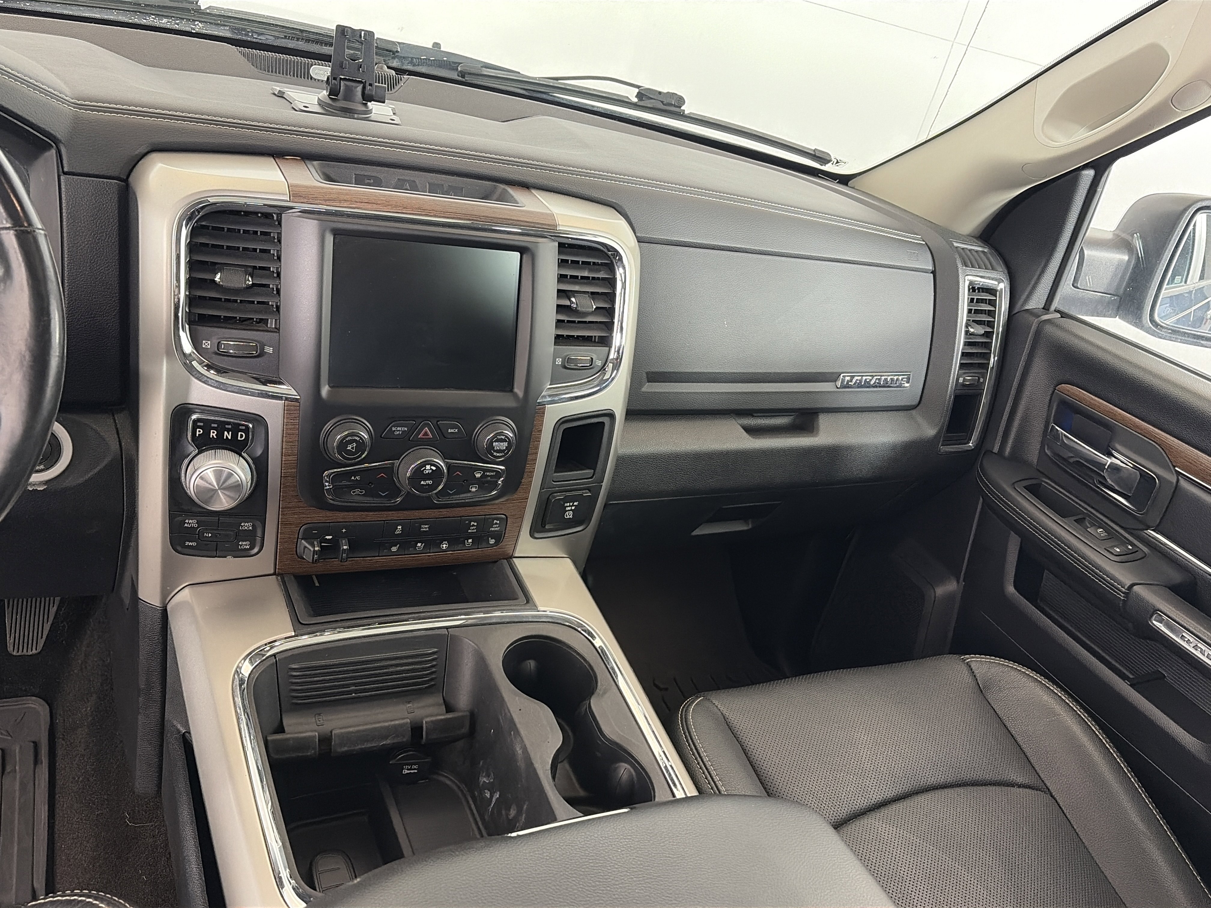 Used 2016 RAM 1500 Laramie w/ Convenience Group image 10