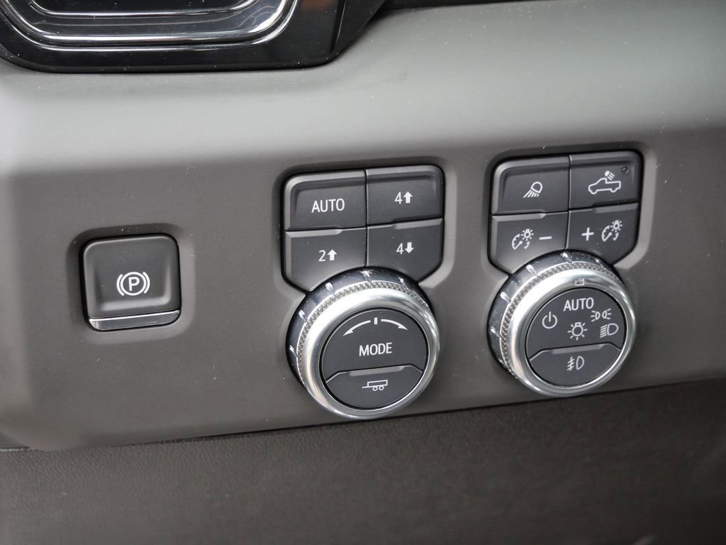 Used 2025 GMC Sierra 2500 AT4 image 37