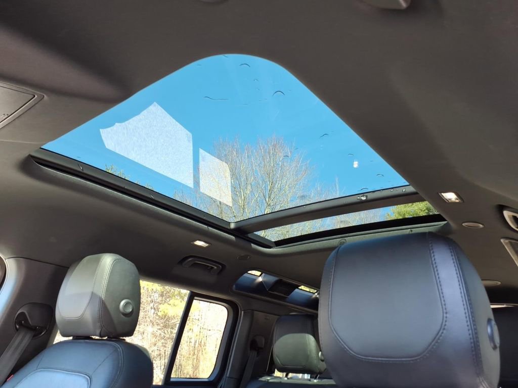 Used 2022 Land Rover Defender 110 X-Dynamic SE image 17